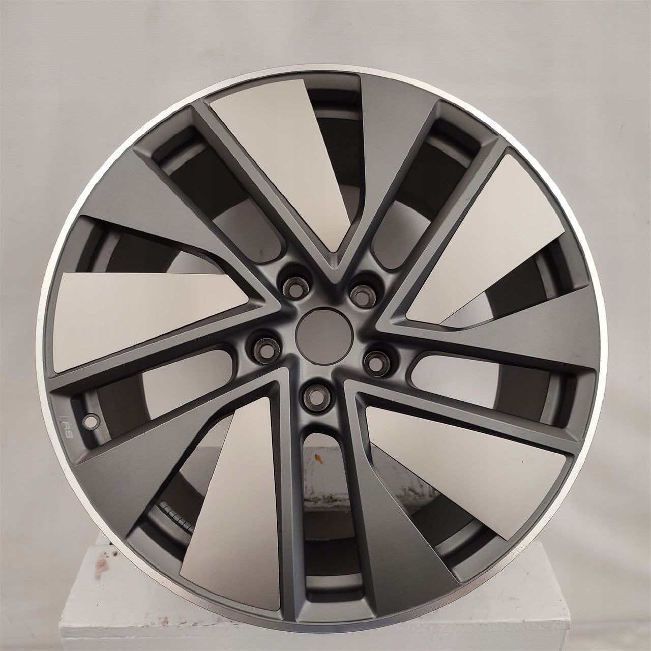 Реверс-инжиниринг автопластика: аэродинамические вставки в диски Audi e-tron GT