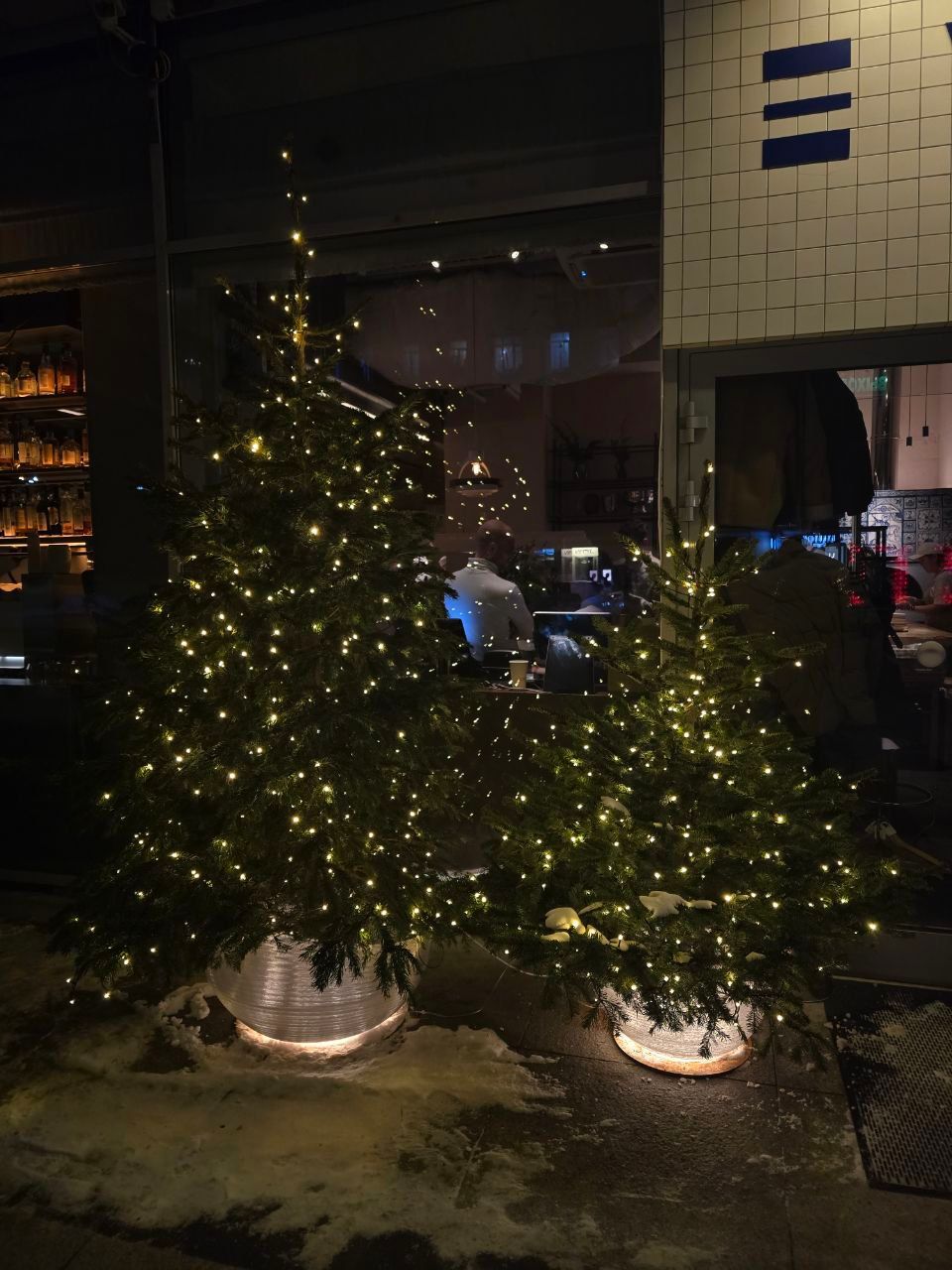 Крупноформатная 3D-печать: уличные световые кашпо для ресторана EVA